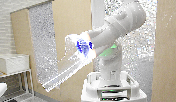 歯科用吸引装置「フリーアーム・アルテオ」の写真